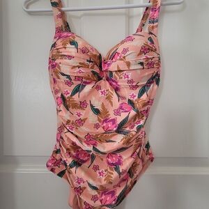 Nip Tuck swimwear One Piece Pink Floral Size 4 Ruched Built-in Bra Tummy Control
